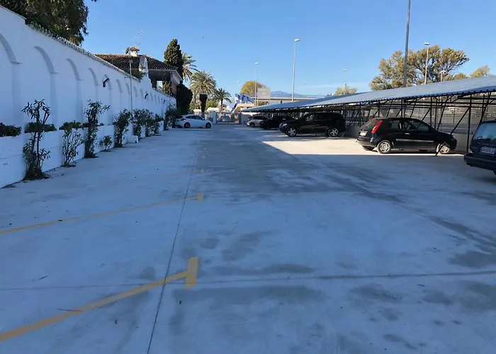 Puerto Banus Leo *